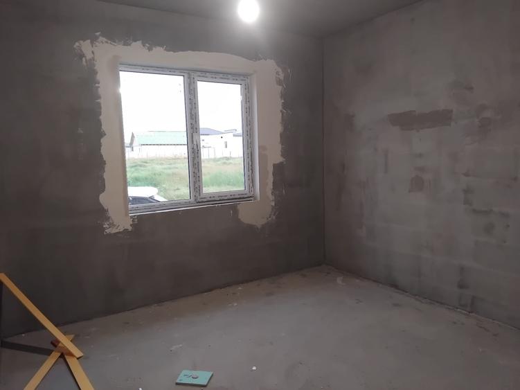 Casă cu 4 camere cu Teren 400 Mp în Sud