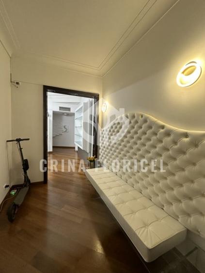 Apartament cu 5 camere decomandat în Calea Victoriei