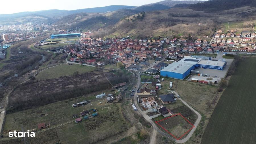 Teren de 696 mp, în Central