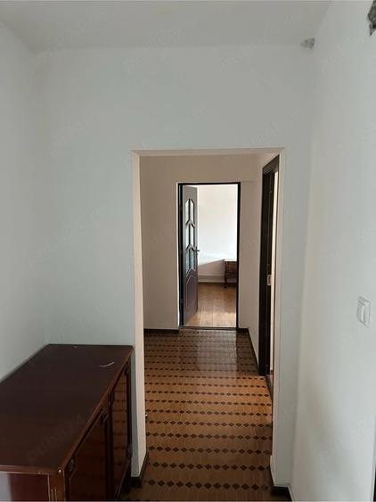 Apartament cu 3 camere decomandat în Sud