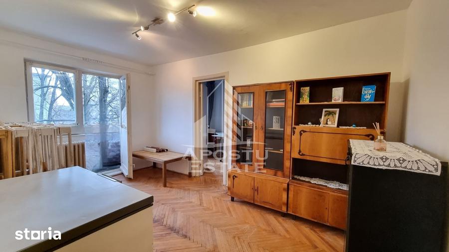 Apartament cu 3 camere semidecomandat în Circumvalațiunii