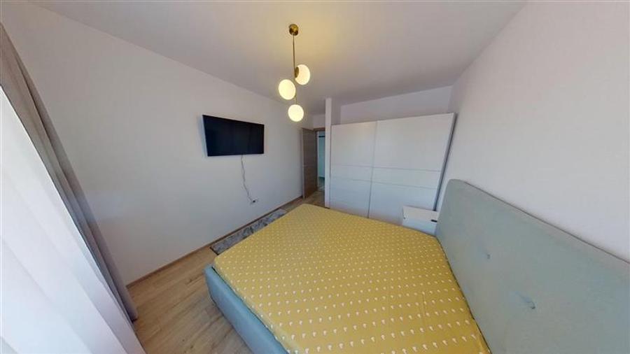 Apartament cu 2 camere decomandat în Tractorul