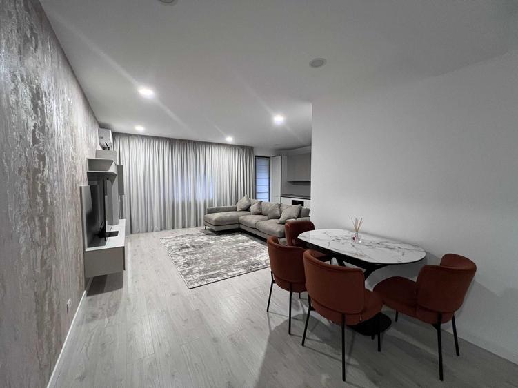 Apartament cu 3 camere semidecomandat în Pipera