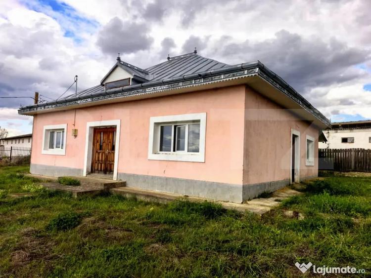 Casă cu 4 camere cu Teren 1240 Mp în Țibana