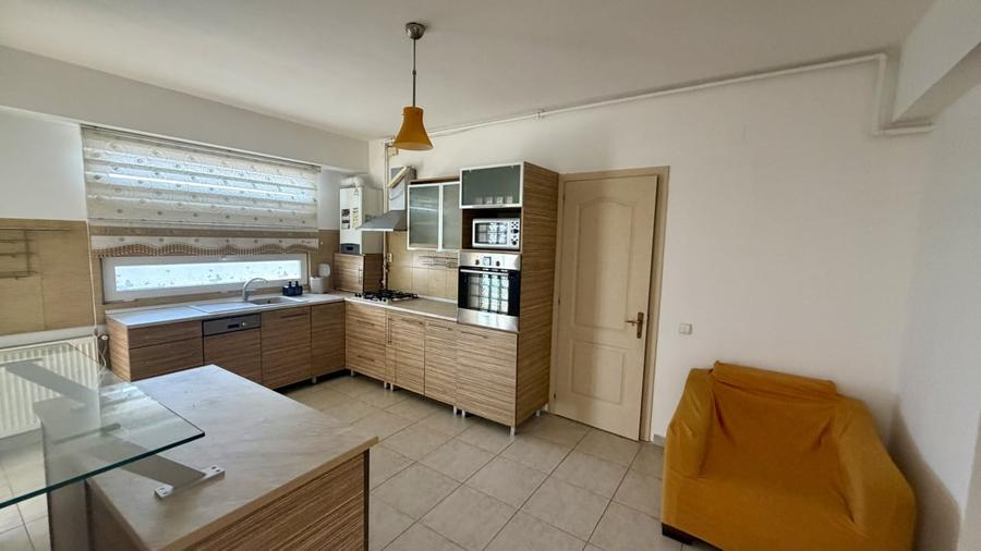 Apartament cu 4 camere decomandat în Voluntari