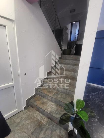 Apartament cu 3 camere semidecomandat în Zăvoi