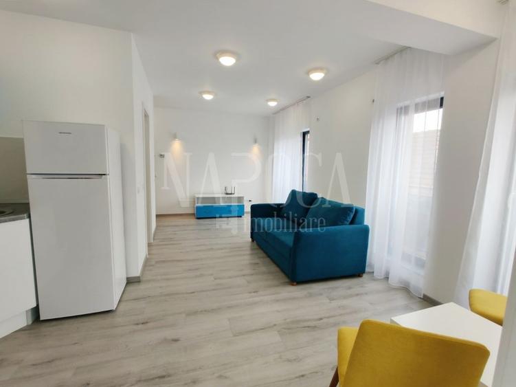 Apartament cu 8 camere decomandat în Gruia