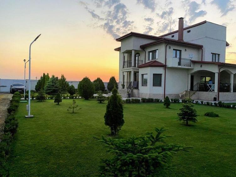 Casă cu 4 camere în Vânători