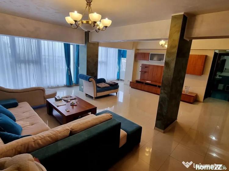 Apartament cu 3 camere decomandat în Peninsula