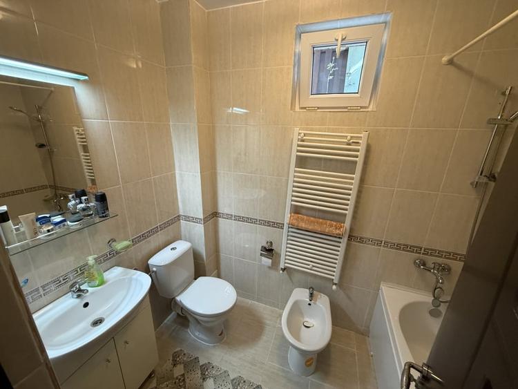 Casă individuală cu 4 camere cu Canalizare în Cetate