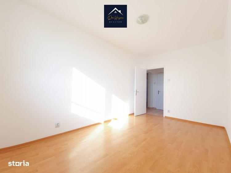 Apartament cu 3 camere decomandat în Sud