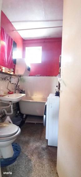 Apartament cu 3 camere semidecomandat în Burdea