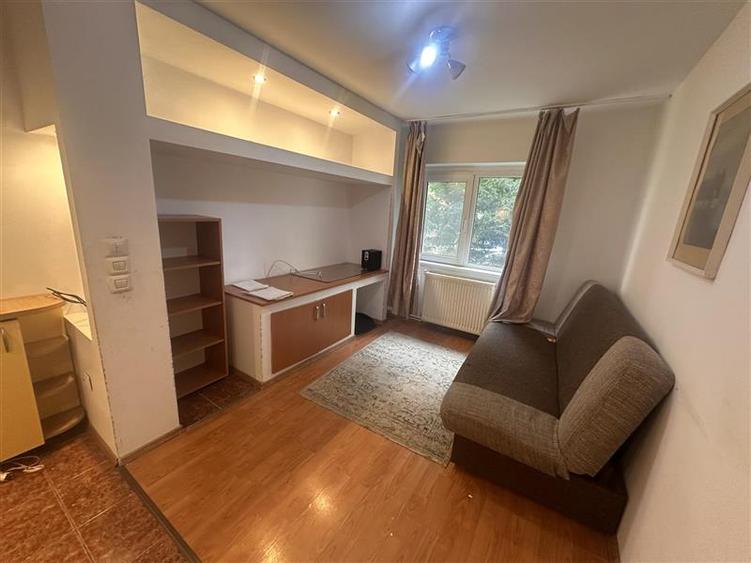 Apartament cu 4 camere decomandat, mobilat în Lipovei