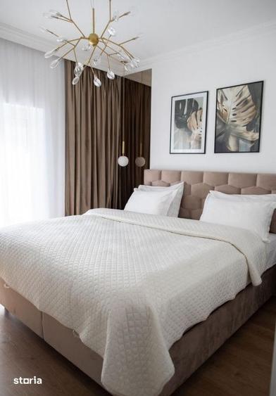 Casă cu 10 camere cu Teren 325 Mp în Ciupercenii Noi