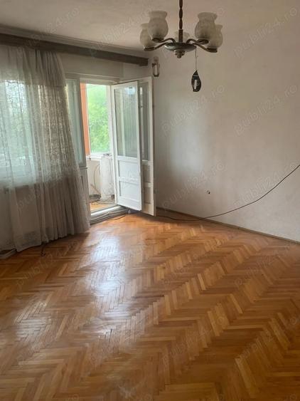 Apartament cu 3 camere semidecomandat în Nord