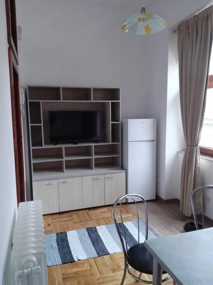 Apartament cu 3 camere semidecomandat în Take Ionescu