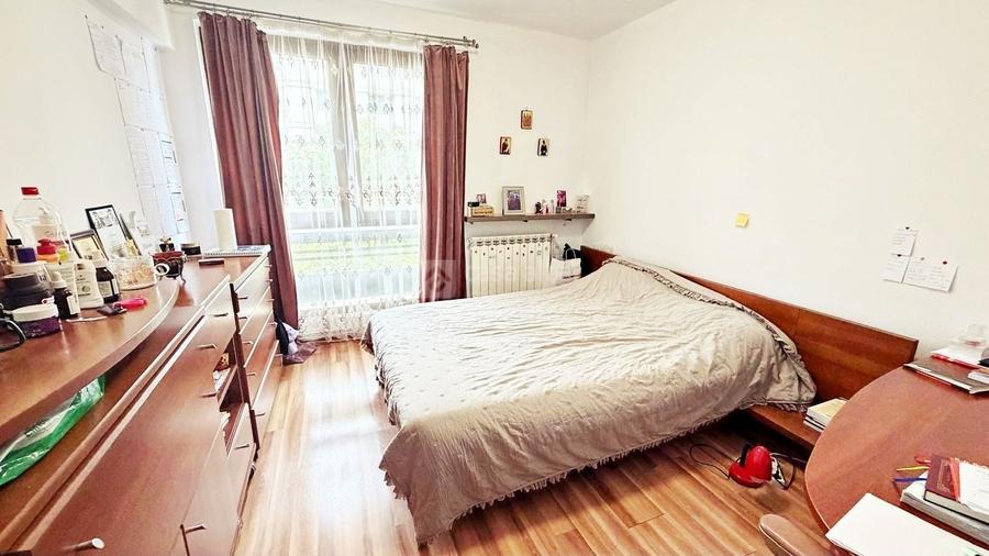 Apartament cu 3 camere decomandat, mobilat în Central