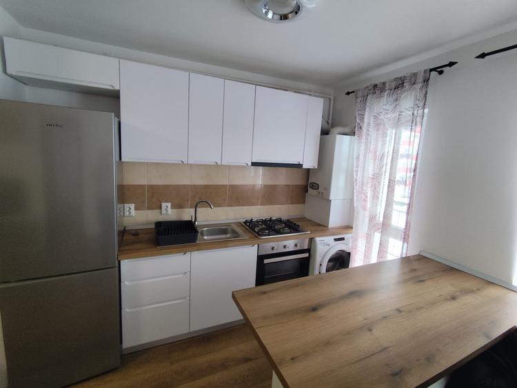 Apartament cu 2 camere semidecomandat, mobilat în Turnișor