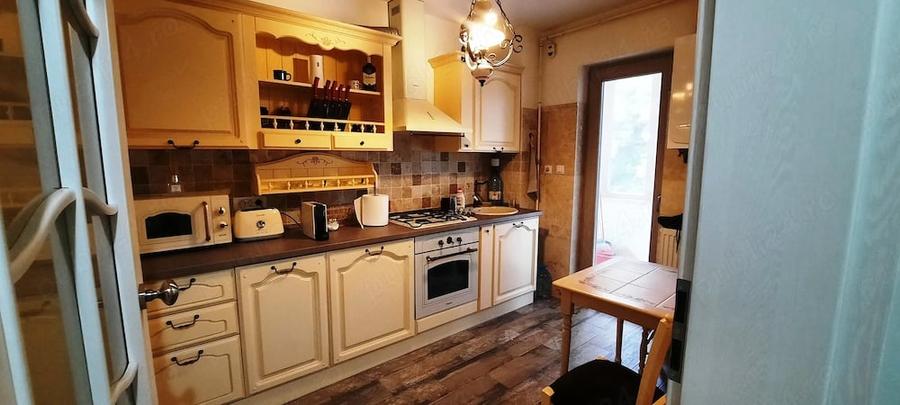 Apartament cu 3 camere semidecomandat în Ultracentral