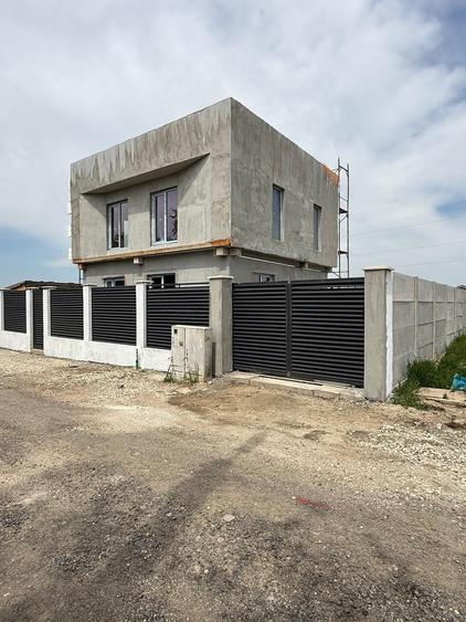 Casă cu 4 camere cu Teren 200 Mp în Central