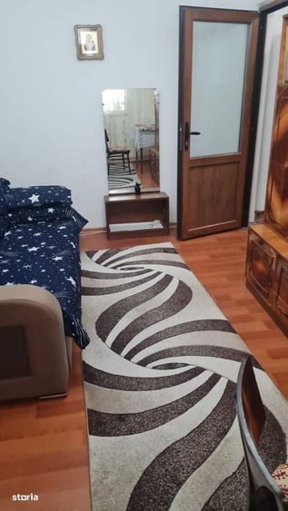 Apartament cu 2 camere decomandat în Roșu