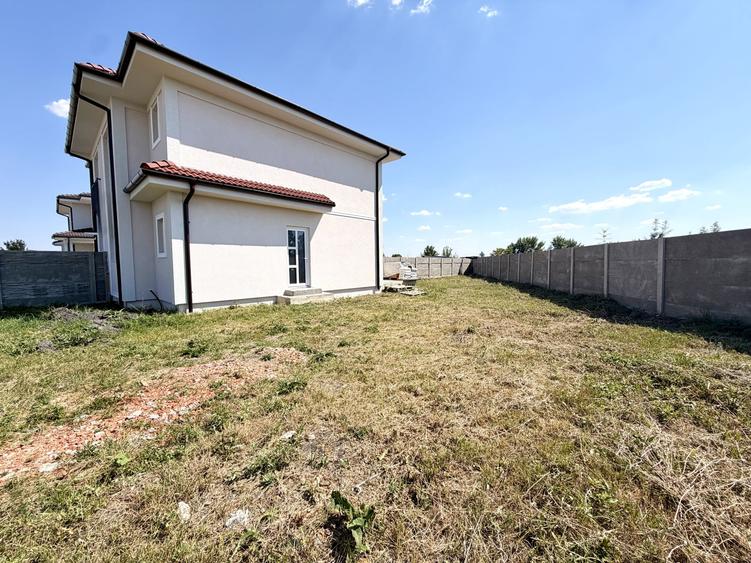 Duplex cu 3 camere cu Canalizare în Sânandrei