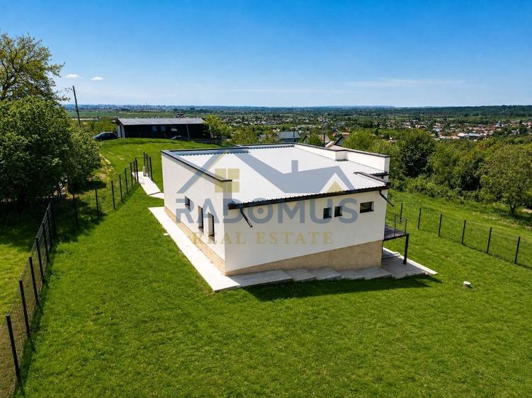 Casă individuală cu 5 camere cu Canalizare în Est