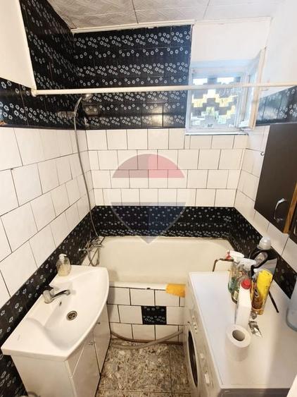 Apartament cu 2 camere semidecomandat, mobilat în Săsar