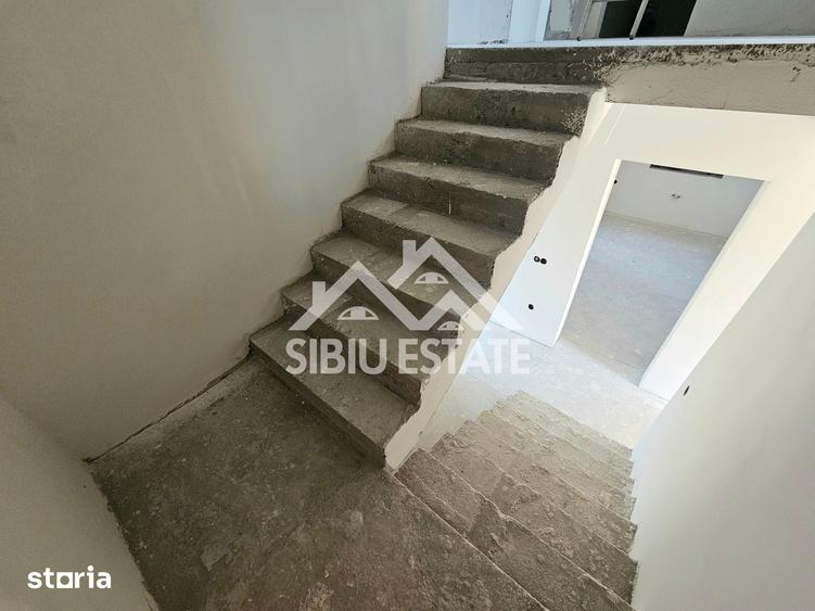 Casă cu 5 camere cu Teren 300 Mp în Șura Mică