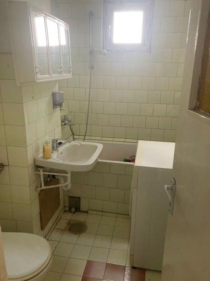 Apartament cu 3 camere semidecomandat în Sud
