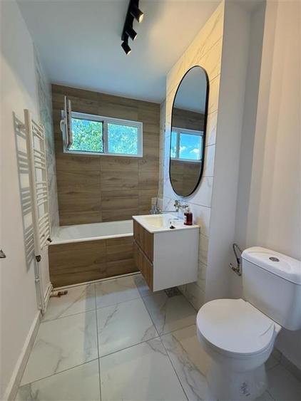 Apartament cu 3 camere semidecomandat în Podu Roș