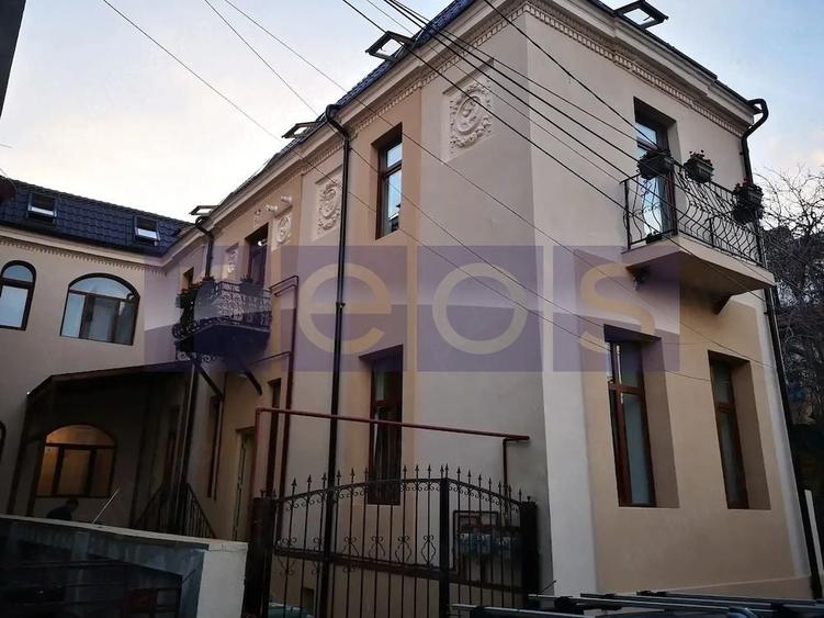 Apartament cu 4 camere semidecomandat, mobilat în P-ța Unirii