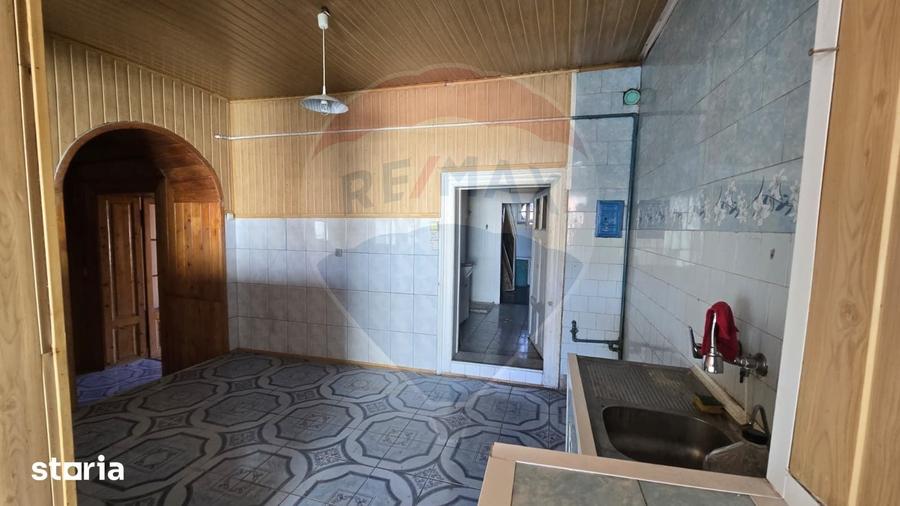 Casă cu 5 camere cu Teren 322 Mp în Central