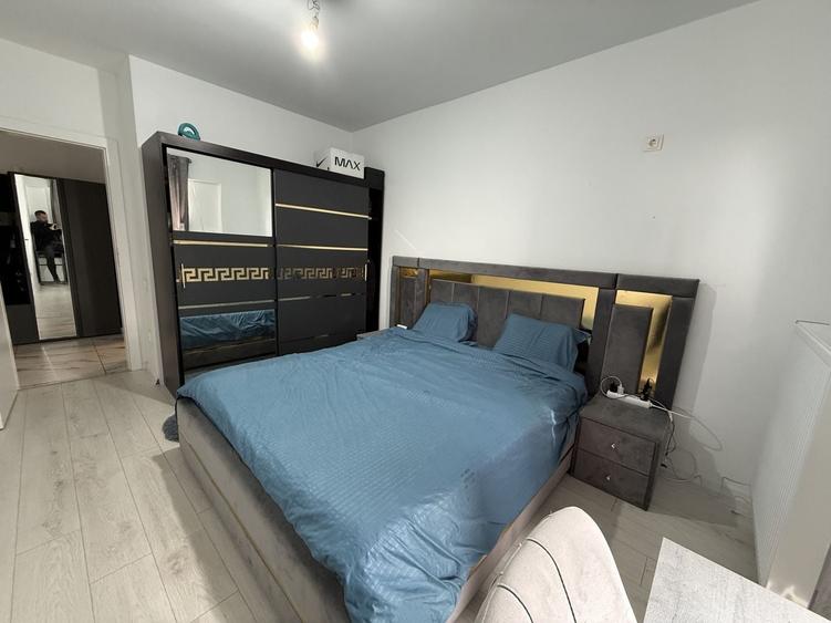 Apartament cu 3 camere semidecomandat, mobilat în Rahova
