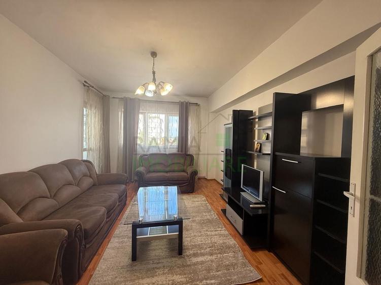 Apartament cu 3 camere decomandat în Astra