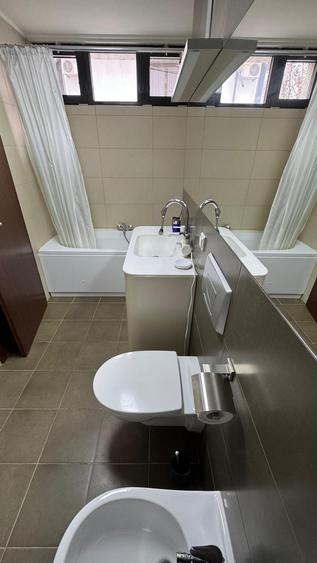 Apartament cu 3 camere decomandat, mobilat în Sisești