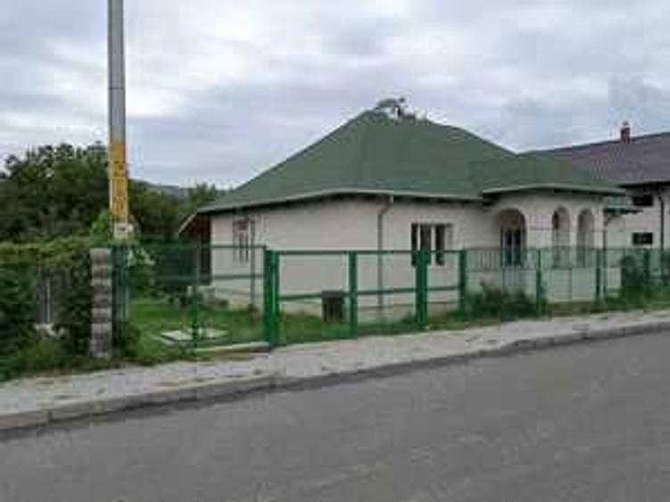 Casă cu 3 camere cu Teren 860 Mp în Central