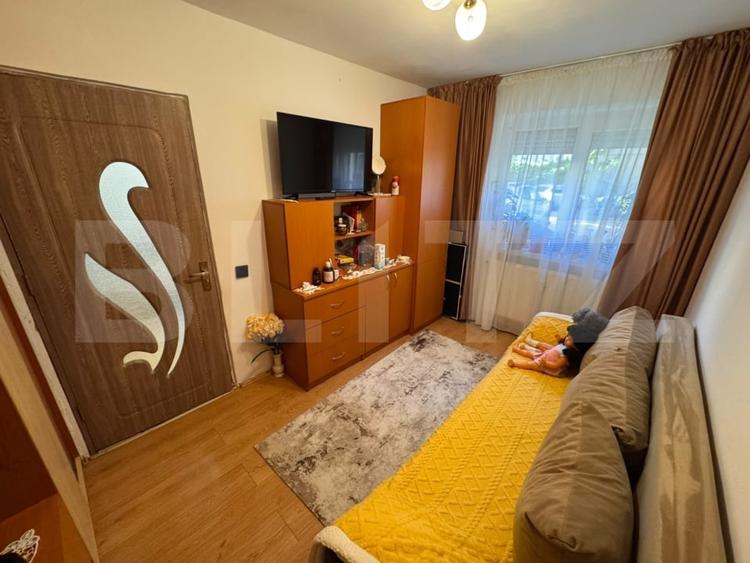 Apartament cu 2 camere semidecomandat, mobilat în Valea Rosie