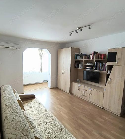 Apartament cu 2 camere semidecomandat, mobilat în Est