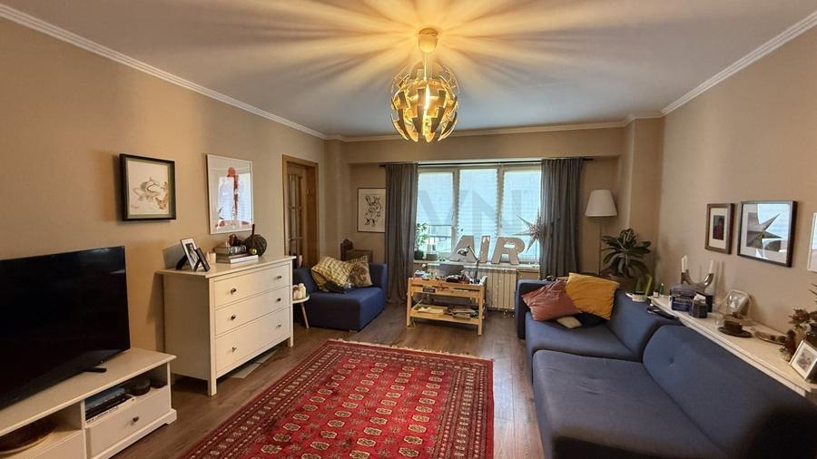 Apartament cu 3 camere decomandat, mobilat în Unirii