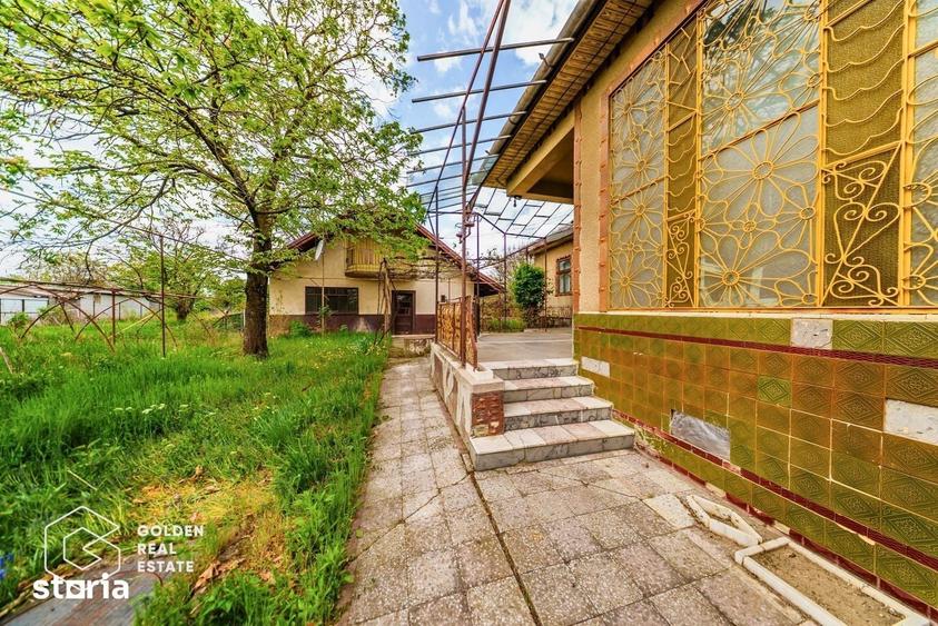 Casă cu 5 camere cu Teren 2880 Mp în Zimandu Nou