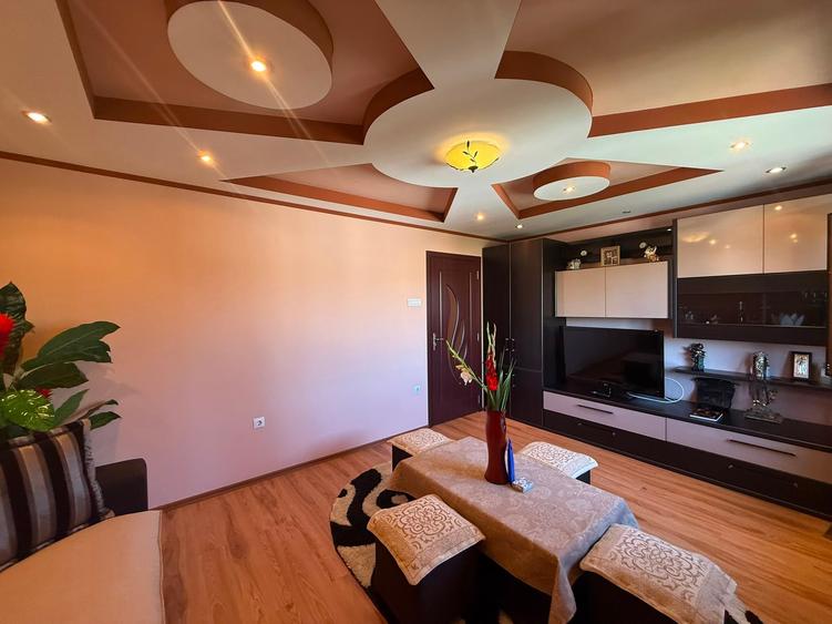 Apartament cu 2 camere decomandat în Liliacului