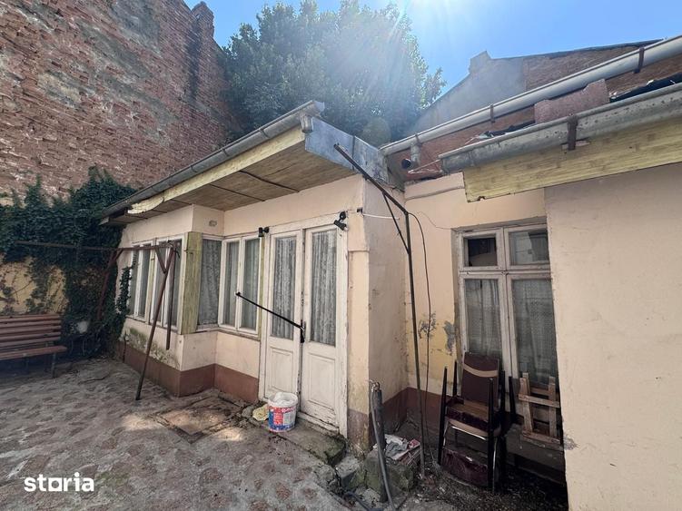 Casă cu 5 camere cu Teren 300 Mp în Central