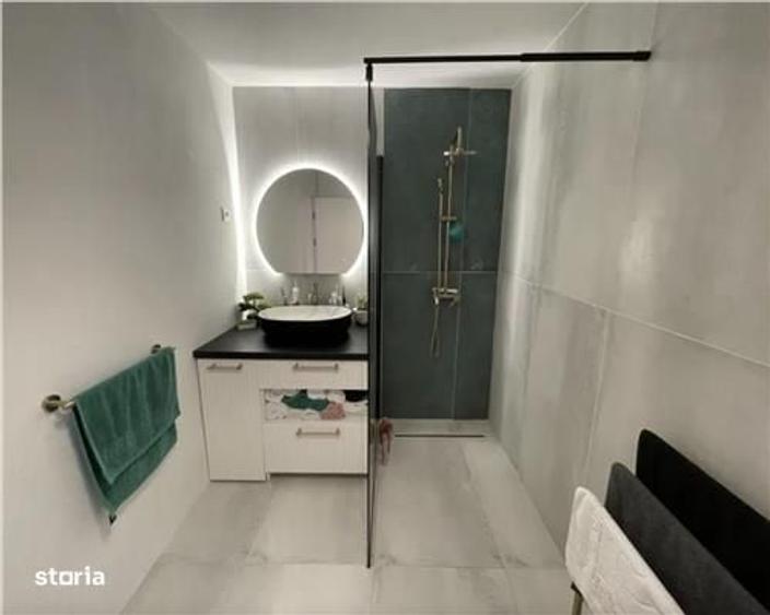 Casă cu 4 camere decomandat în Șura Mare