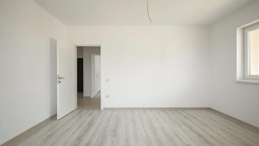 Apartament cu 3 camere decomandat în Sânpetru