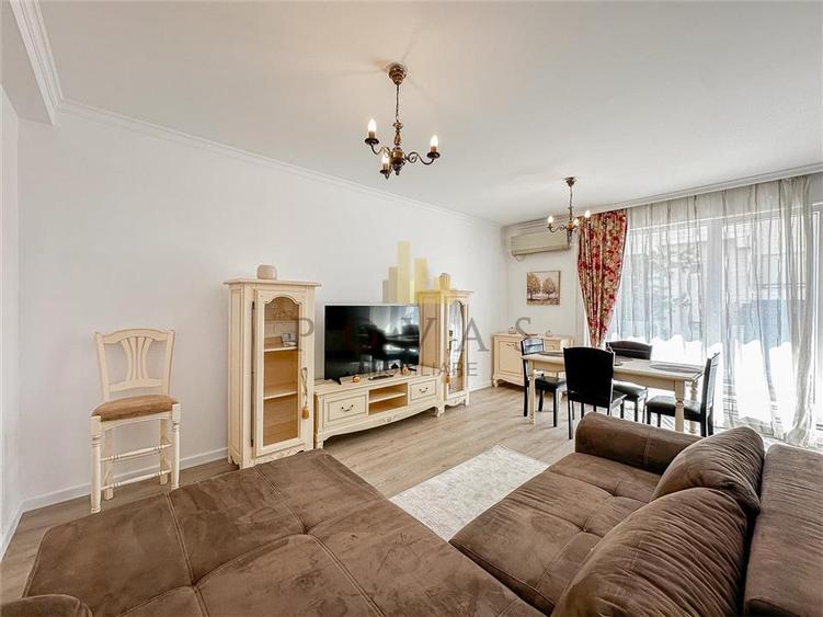 Apartament cu 3 camere decomandat, mobilat în Iancu Nicolae