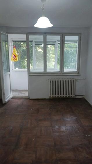 De vanzare apartament cu doua camere decomandate in Calea Sagului - 2