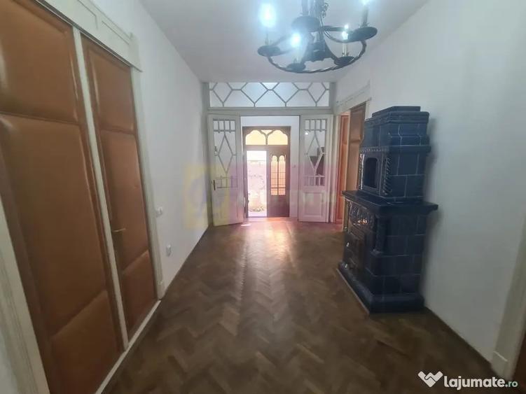 Casă cu 3 camere cu Teren 247 Mp în Central