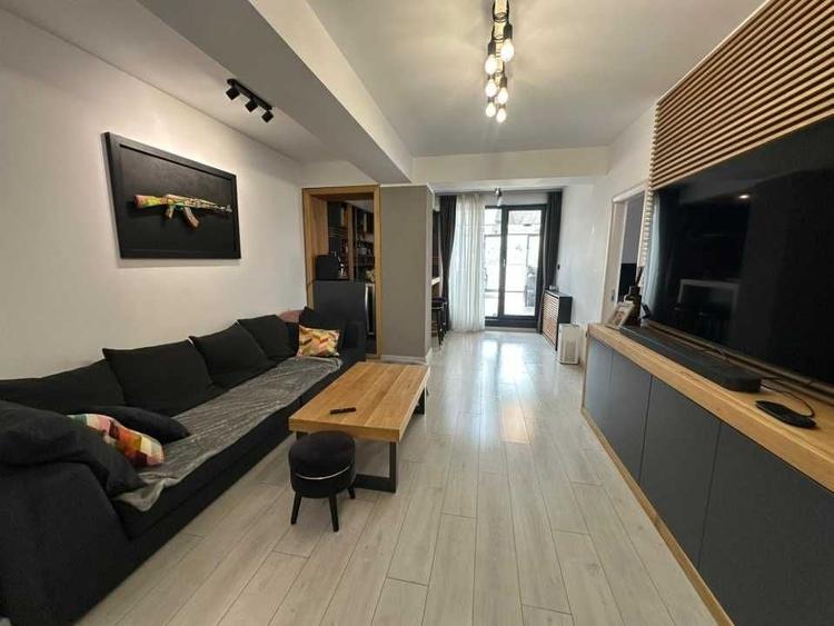 Apartament cu 3 camere decomandat în Exterior Vest