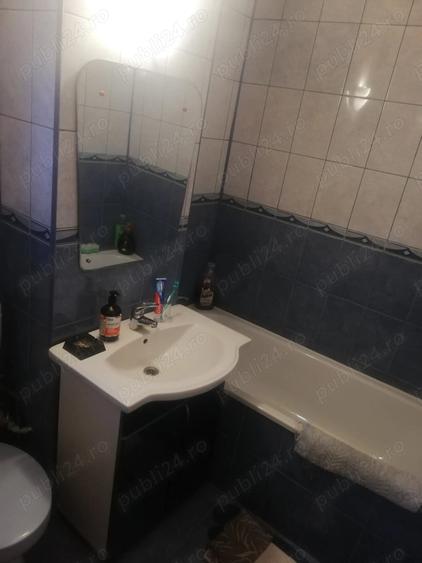 Apartament cu 5 camere decomandat în Dâmbovița